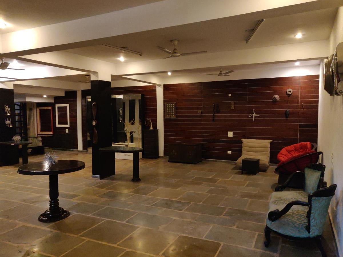 Aakritii Hotels Gurgaon Exterior foto
